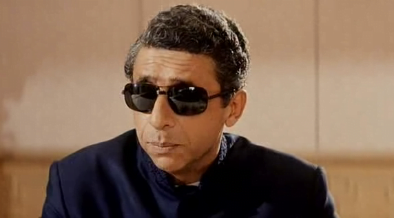 Naseeruddin Shah in Mohra as Villain