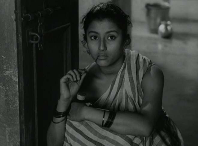 teen kanya or three girls best satyajit ray cinema