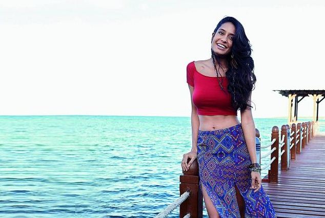 date with hot Lisa Haydon