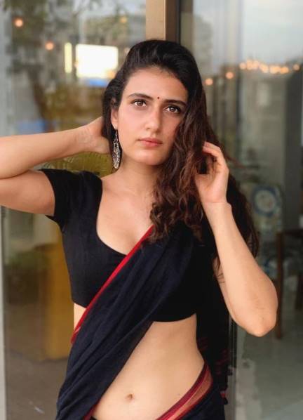 Fatima Sana Shaikh hot in black saree instagram