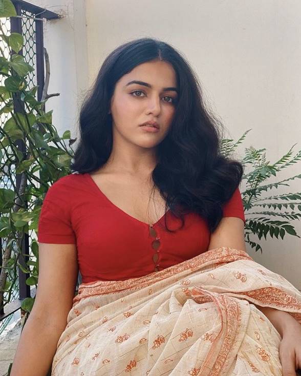 wamiqa gabbi in saree looking hot