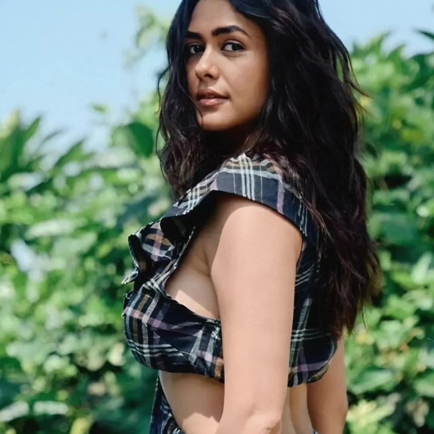 Mrunal Thakur beautiful Images hot dress