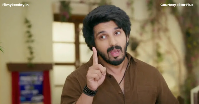 Udne Ki Aasha – 18th December 2025 Written Update Udne Ki Aasha latest episode showing Roshni getting a tattoo of Tejas’s name as he watches emotionally.